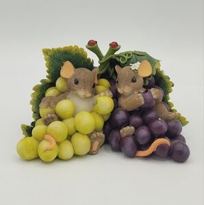Fitz and Floyd Mouse Figurine with Green and Purple Grapes